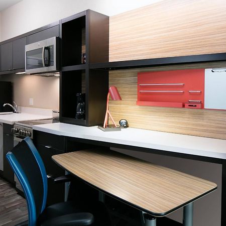 Towneplace Suites By Marriott Kansas City Airport Bagian luar foto