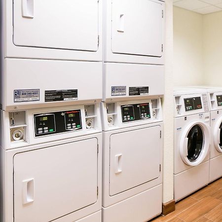 Towneplace Suites By Marriott Kansas City Airport Bagian luar foto