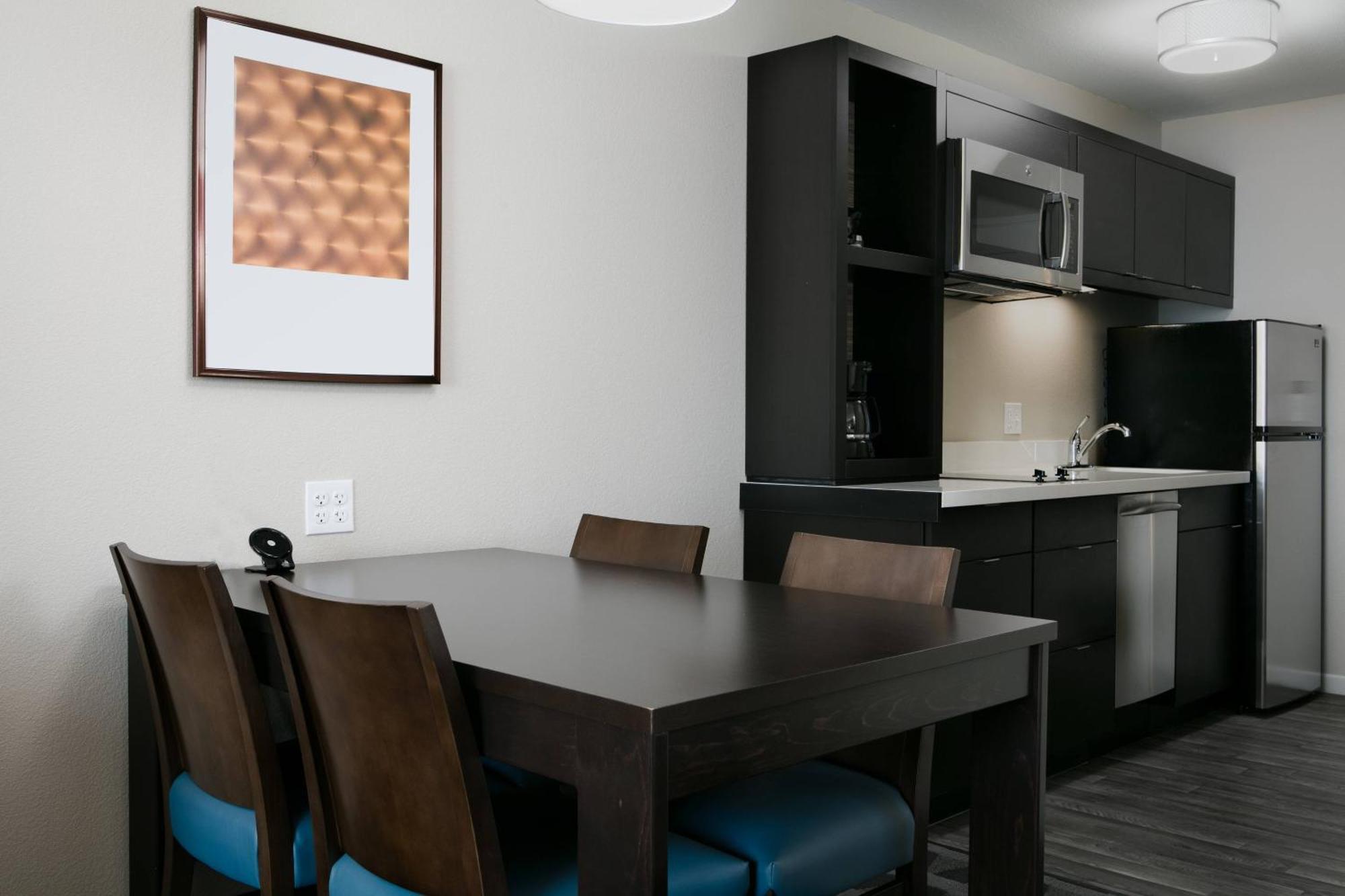 Towneplace Suites By Marriott Kansas City Airport Bagian luar foto