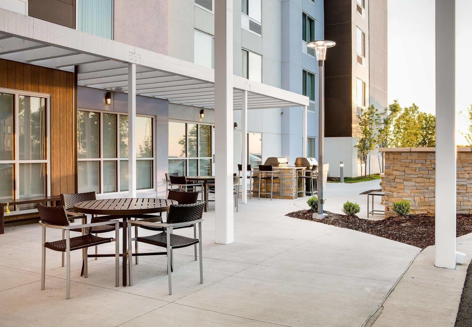 Towneplace Suites By Marriott Kansas City Airport Bagian luar foto